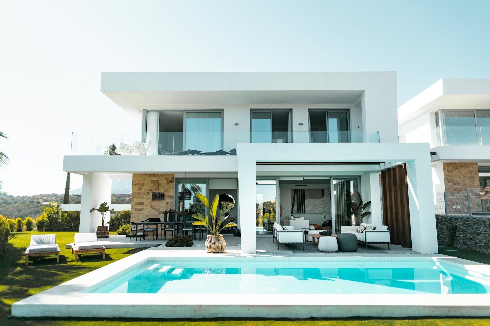 Residência de alto padrão com piscina