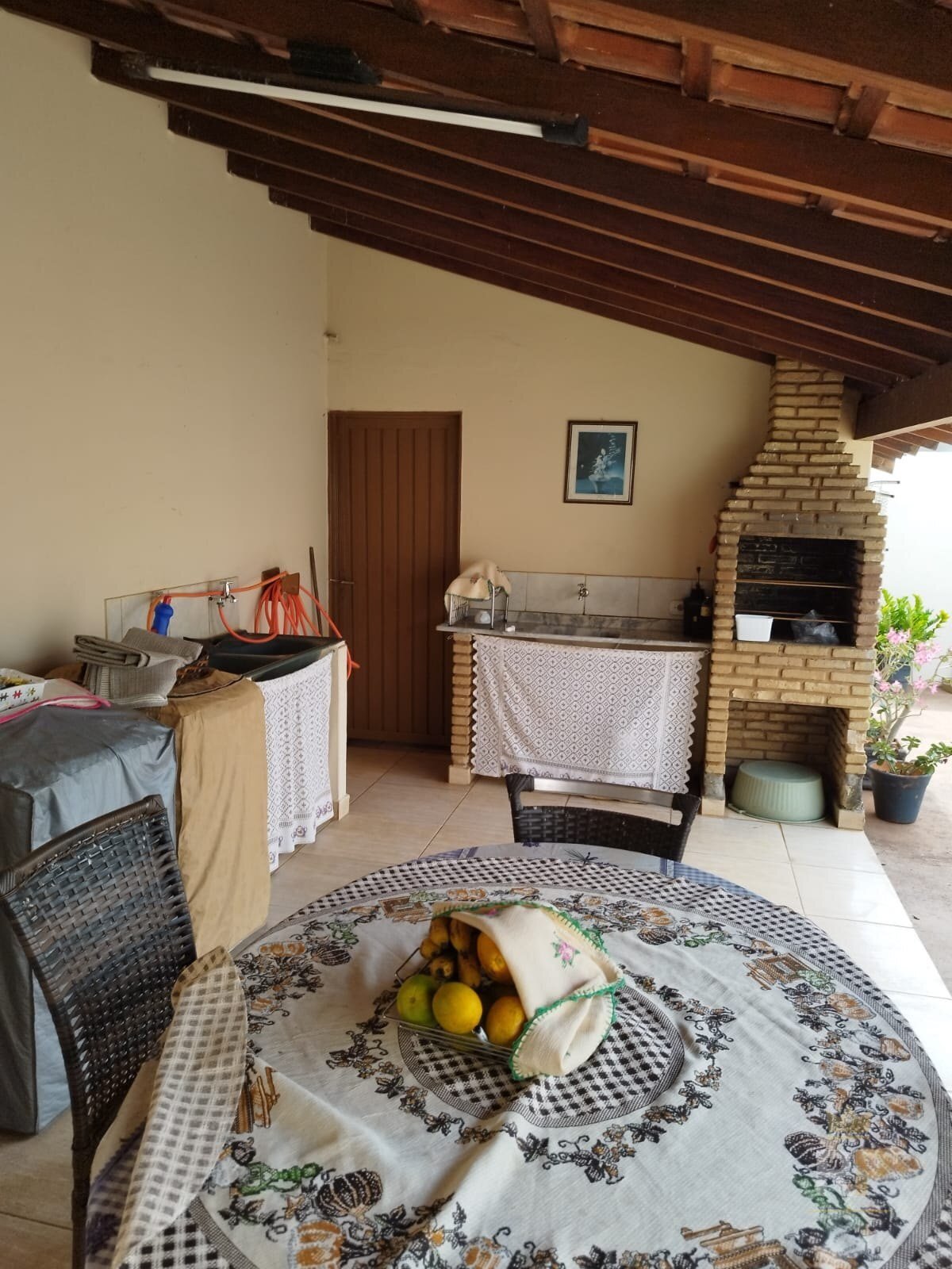 VARANDA COM CHURRASQUEIRA — Casa em São José do Rio Preto