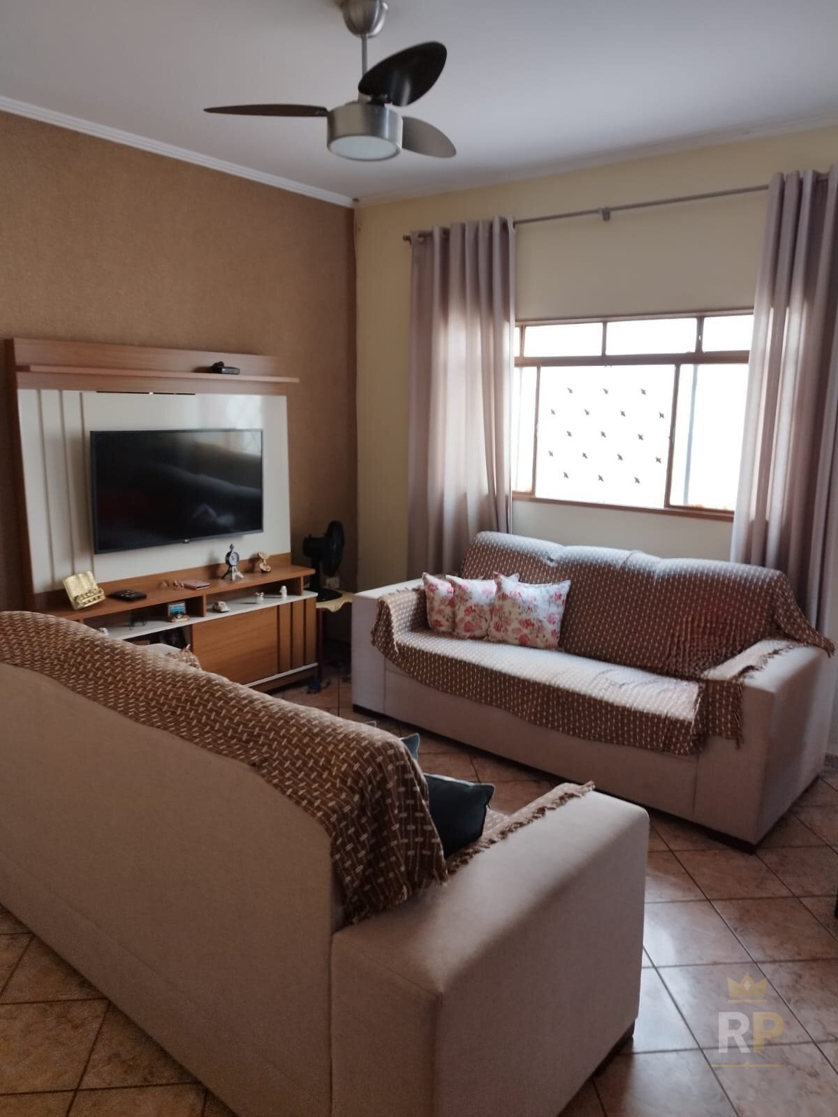 SALA DE TV — Casa em São José do Rio Preto