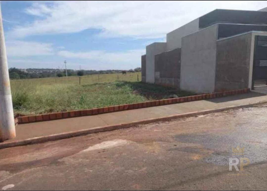 Frente do terreno, com calçada e guia, no Morada Real — Terreno em São José do Rio Preto