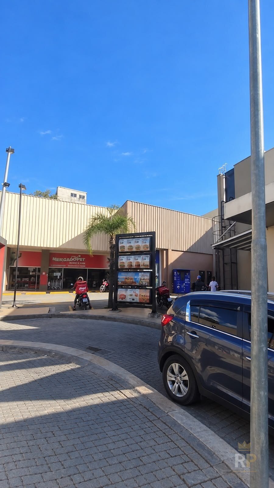 Lojas e painel do drive-thru — Imóvel Comercial em São Paulo