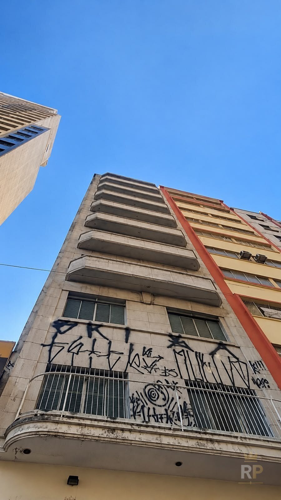 Fachada atual do prédio de 9 andares na Praça da Sé, Centro de São Paulo — Inmueble Comercial en São Paulo